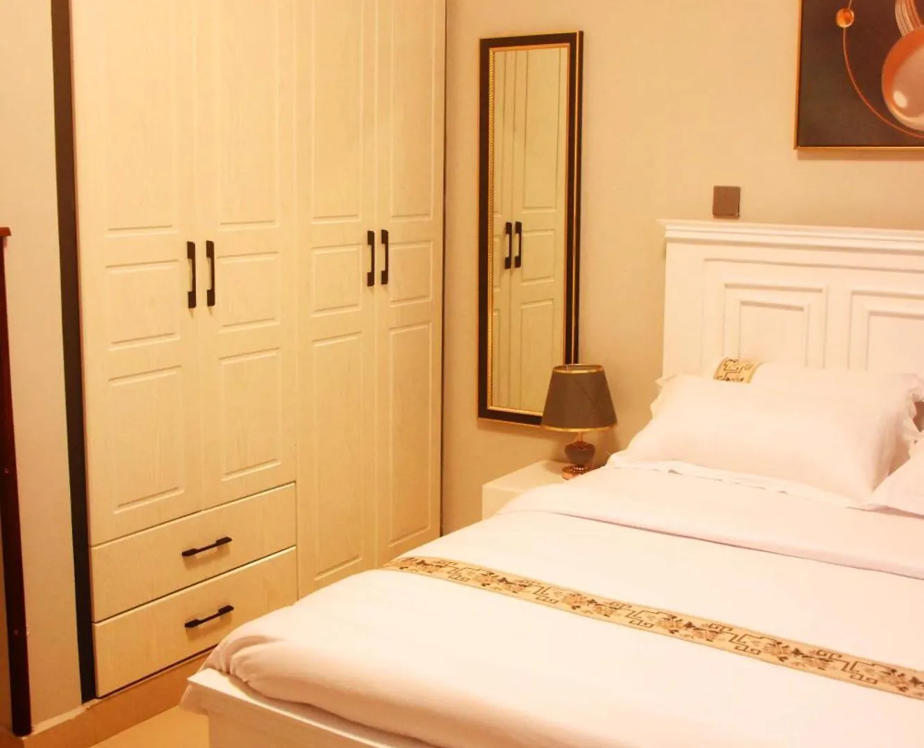 The Cozy Grey Point Apt In كامبالا 0*,  أوغندا
