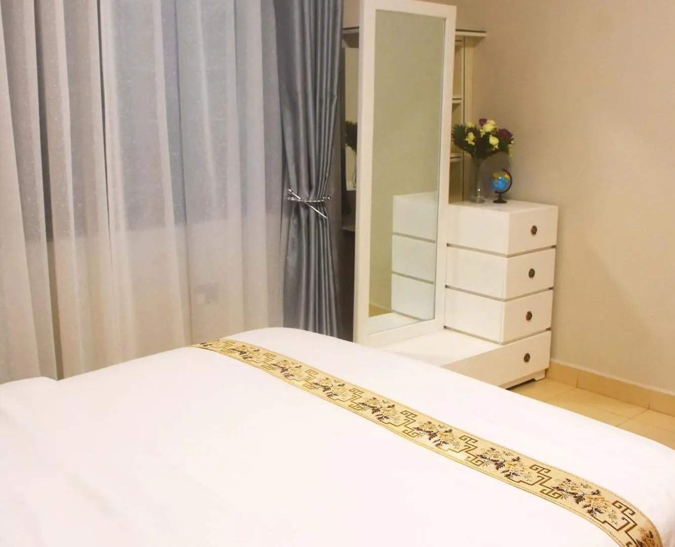 The Cozy Grey Point Apt In كامبالا شقة